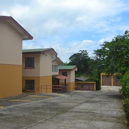 Hotel La Villa Quesada  Buitenkant foto