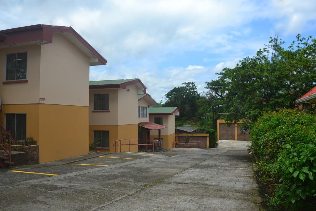 Hotel La Villa Quesada  Buitenkant foto