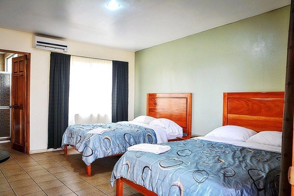 Hotel La Villa Quesada  Buitenkant foto