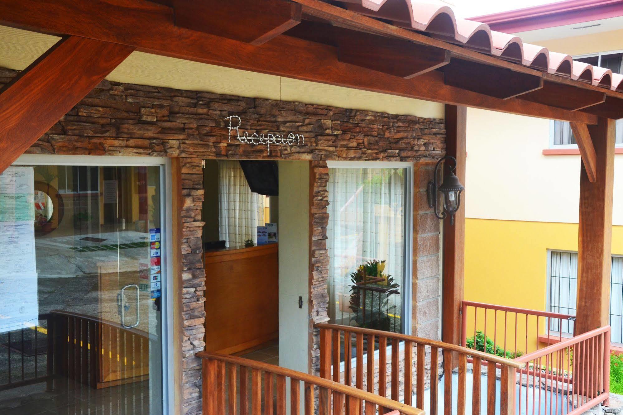 Hotel La Villa Quesada  Buitenkant foto