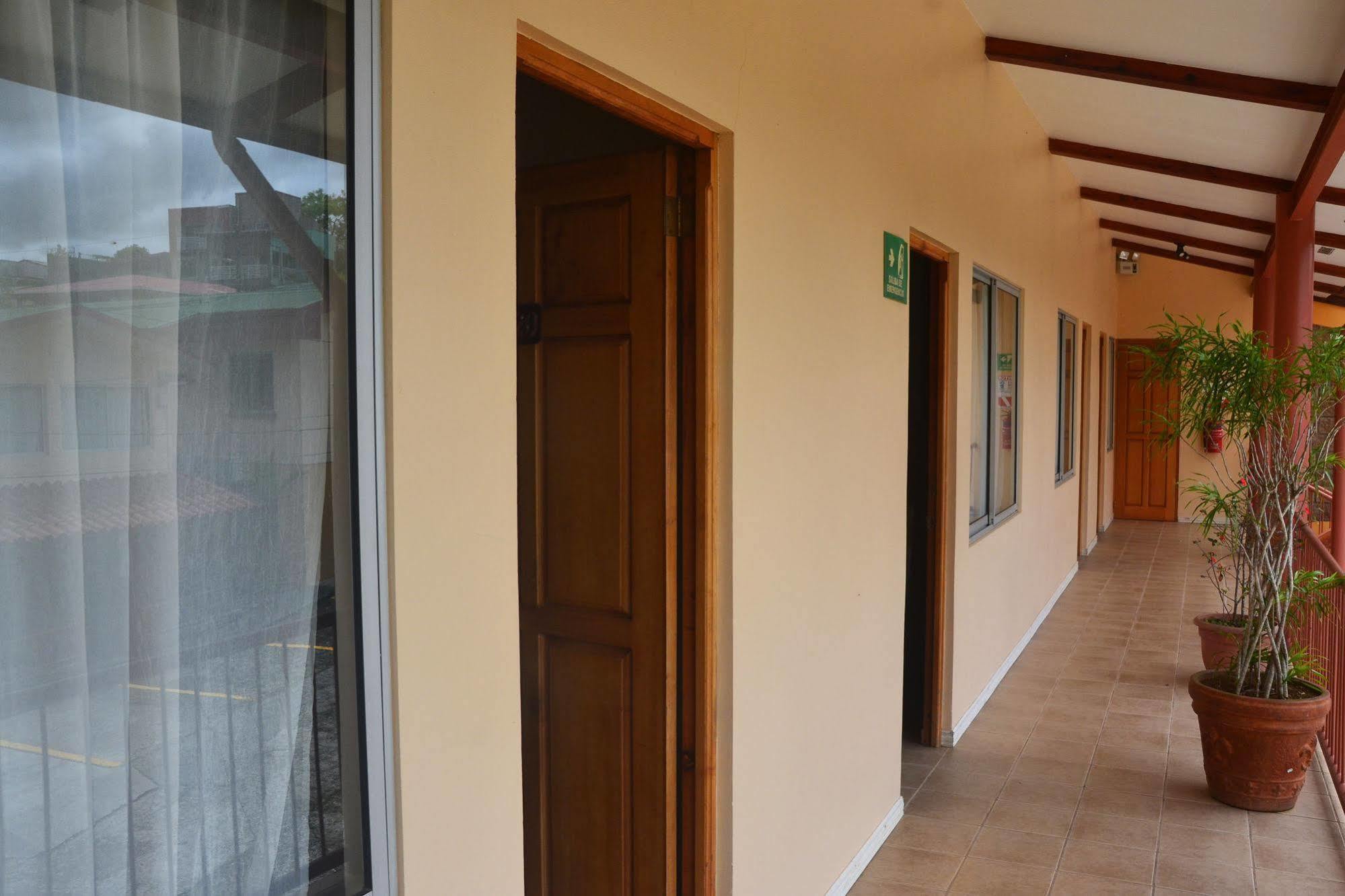 Hotel La Villa Quesada  Buitenkant foto